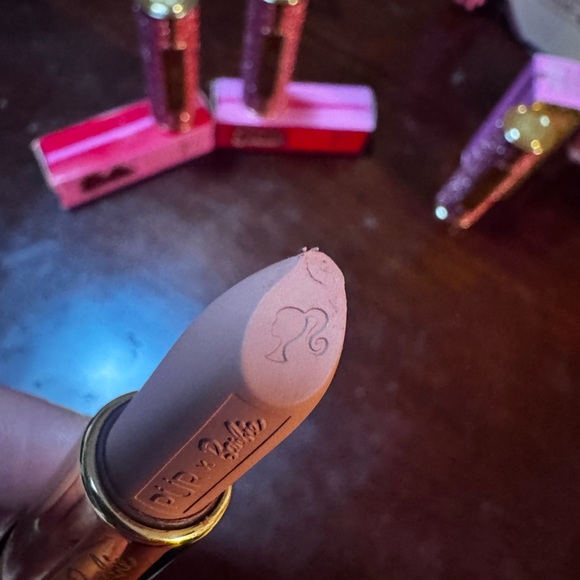 Pur Barbie Makeup Collection - Pink and Red Shades - Picture 8 of 12